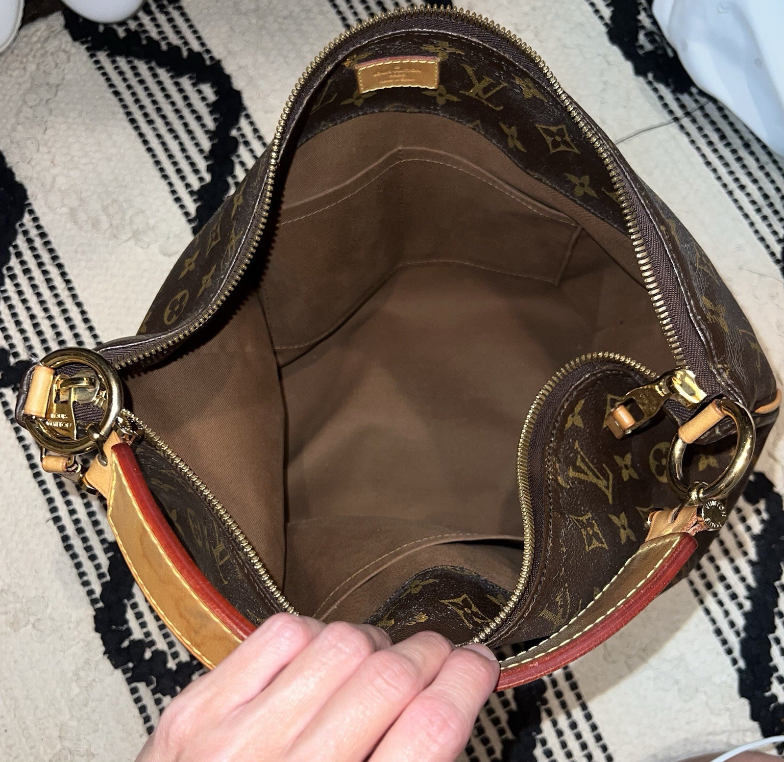 Authentic Louis Vuitton Sully MM Monogram Shoulder Bag