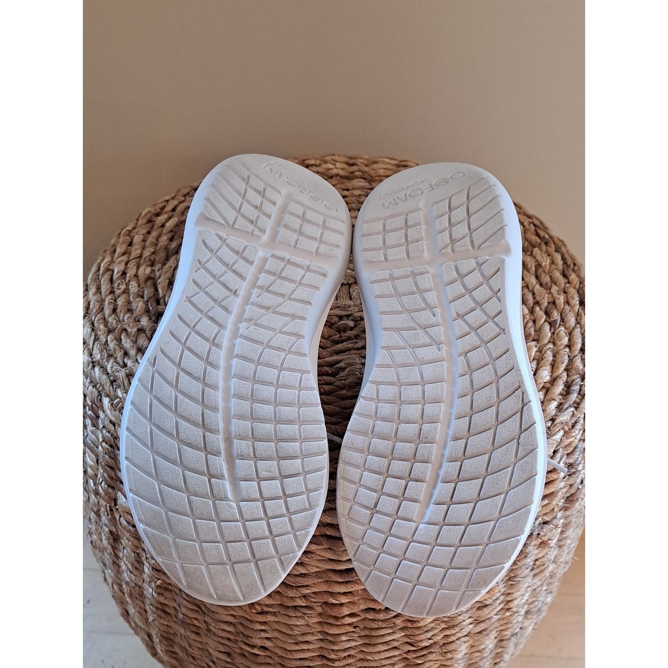 OOFOS Unisex OOmy Stride Recovery Athletic/Athleisure White Knit Sneakers W10/M8