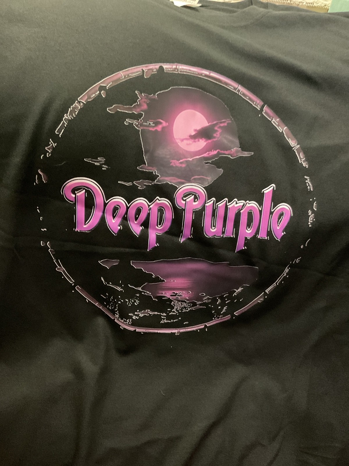(NEW) Deep Purple (purple logo) Black T-Shirt Short Sleeve X-Large