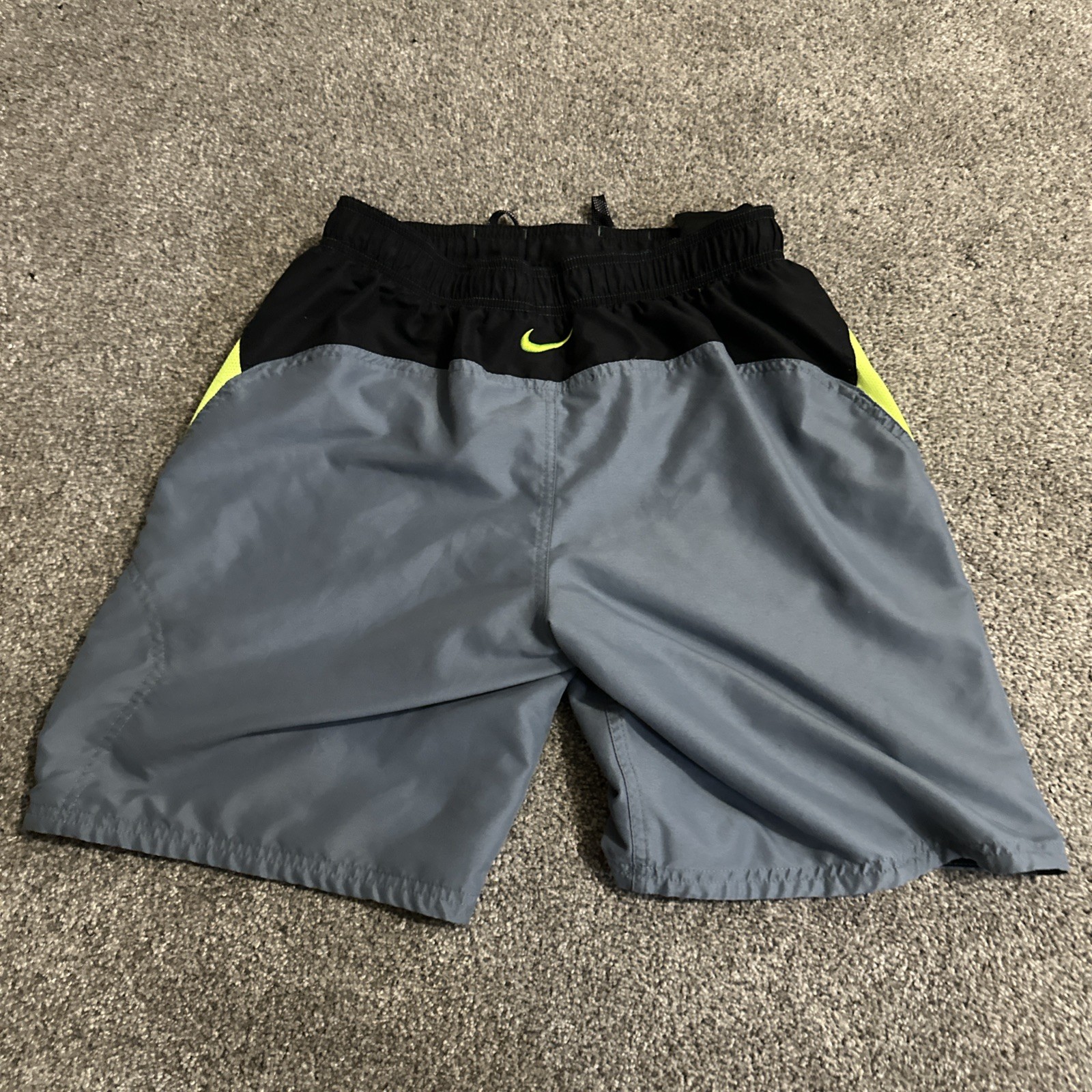 Nike Swim Trunks Men’s M Gray Black Core Contend Volley Mesh Lined Side Pocket