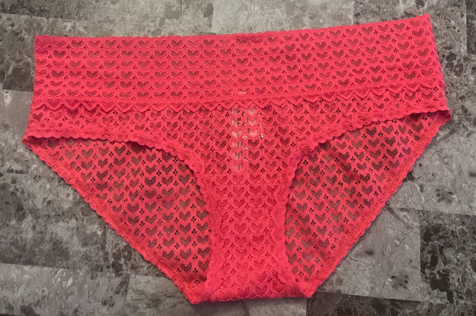 NWT VICTORIA’S SECRET PINK MEDIUM WATERMELON RED HEART LACE HIPHUGGER PANTIES
