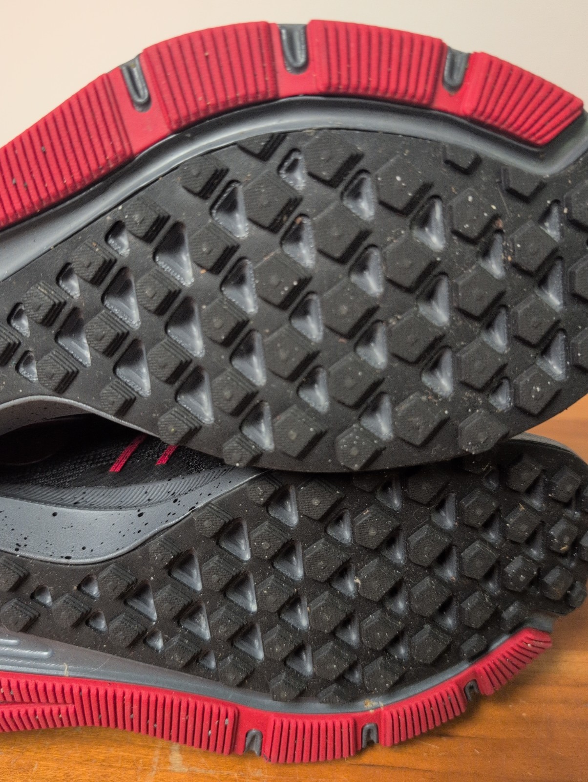 Nike Run Swift AR1945 001 Black Red Speckled Laces Size Men 8 Women 9.5
