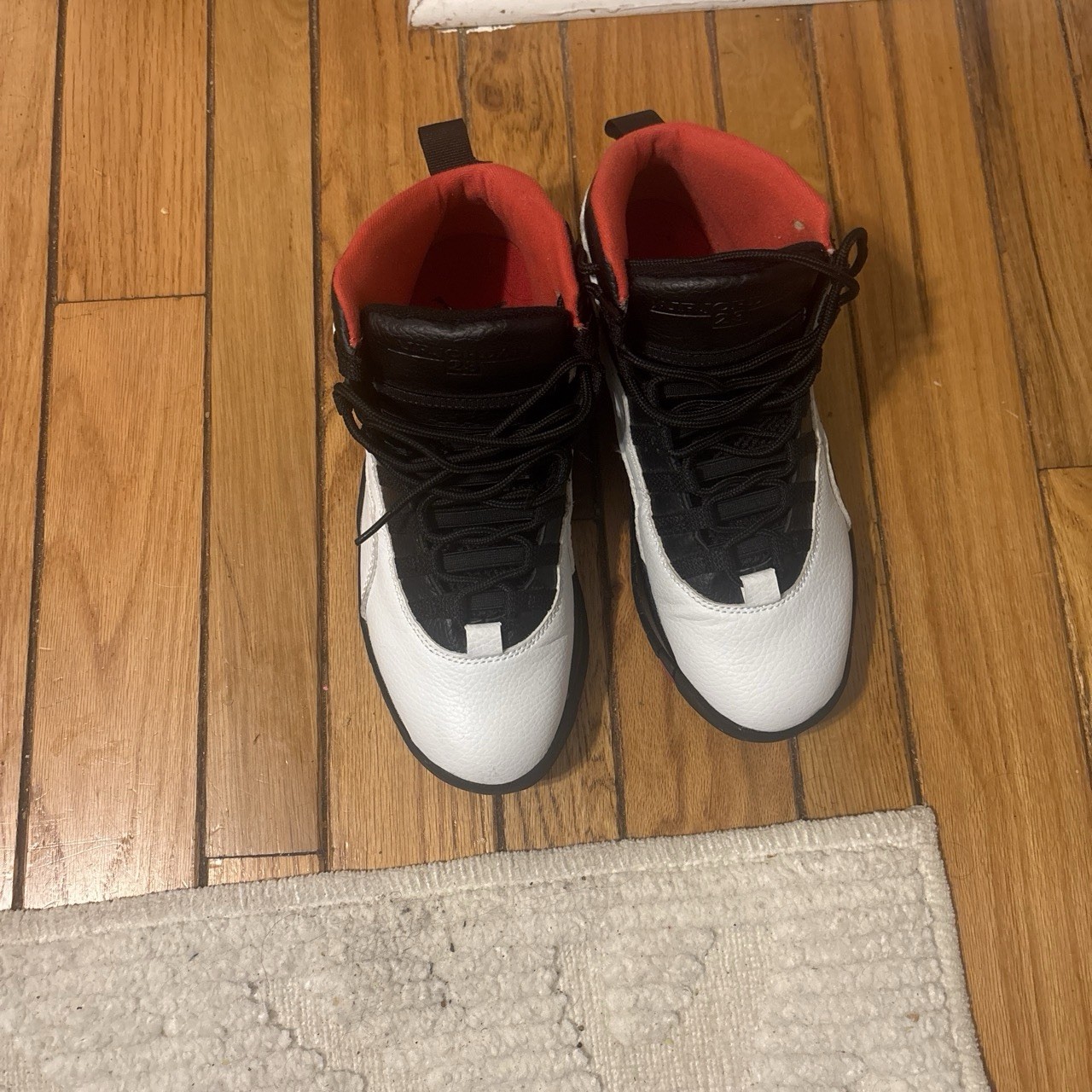 “Double Nickel” Jordan 10 Mid Top Leather Sneaker Men’s 8.5 White/Red no box