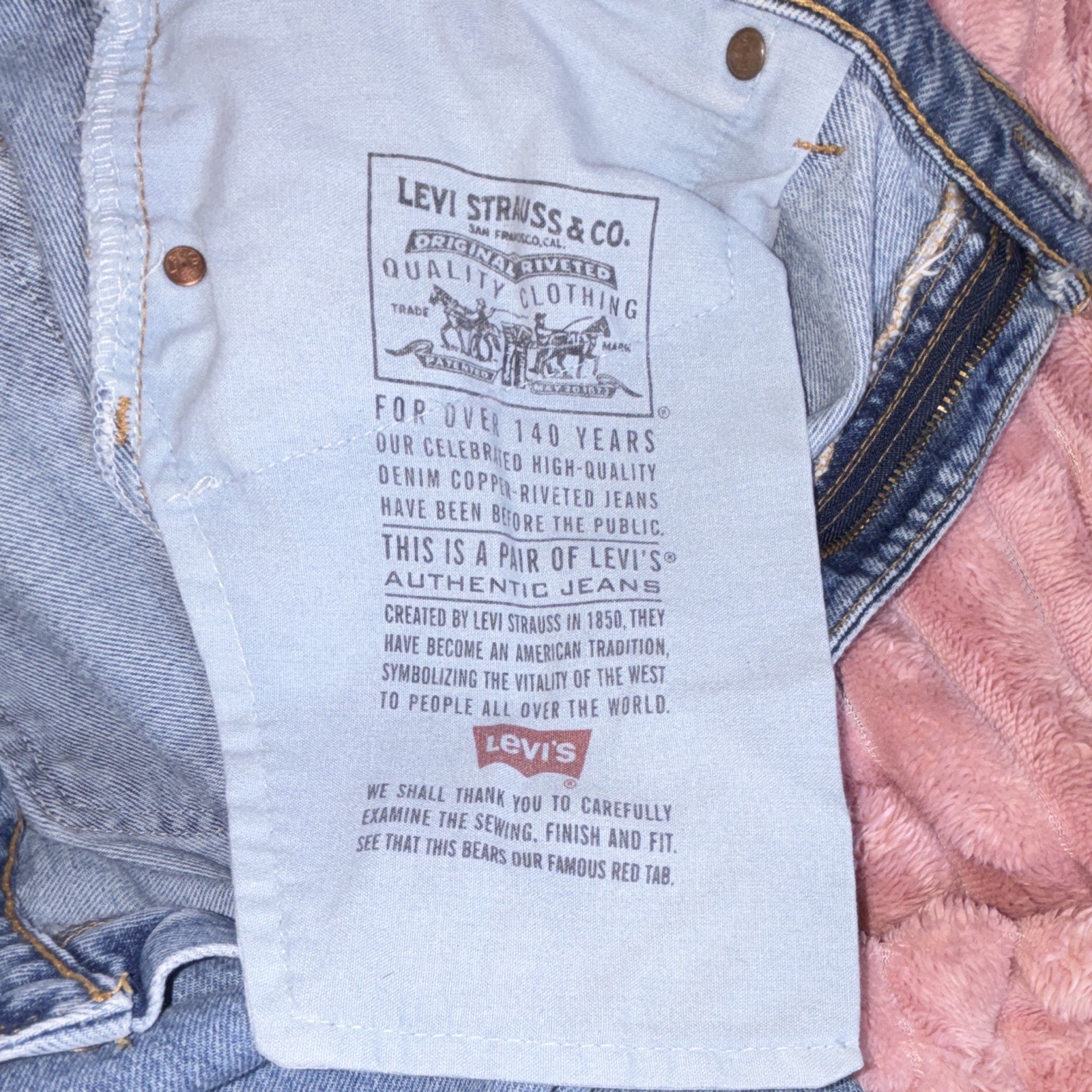 Levi’s Men’s Blue Denim Loose Fit Straight Leg Jeans 5-Pocket Light Wash