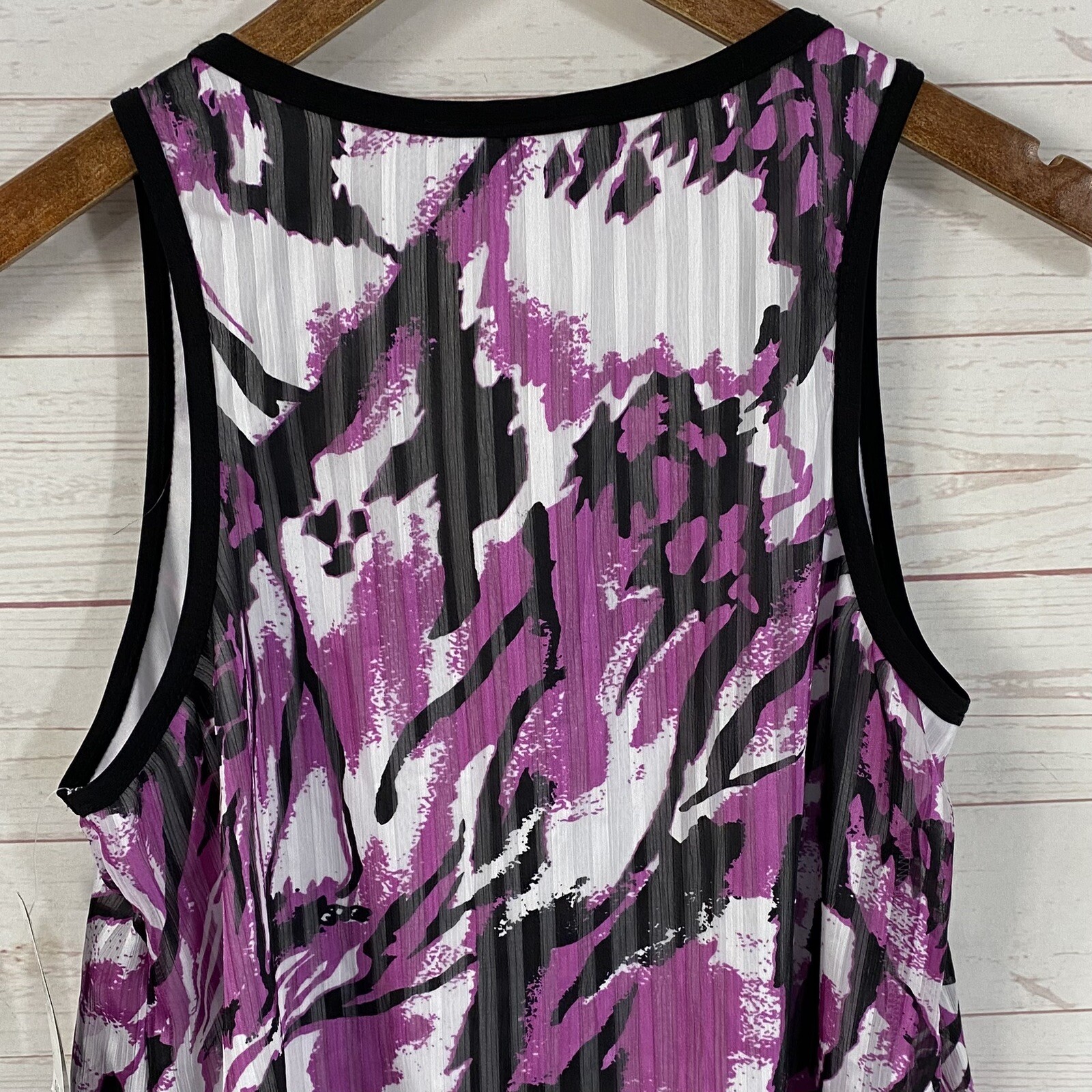 B-Wear Sharkbite Hem Abstract Print Tank Top L Purple Lined Chain Trim Neckline