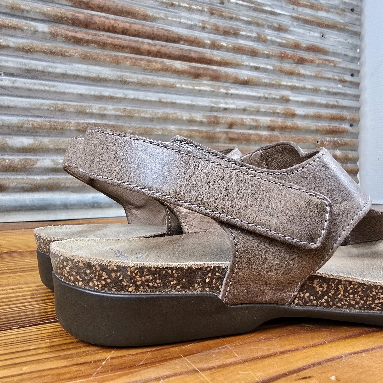 $130 DANSKO US 10.5-11 EU 41 Stone Leather REECE Sandals 6024795300 Pristine!!