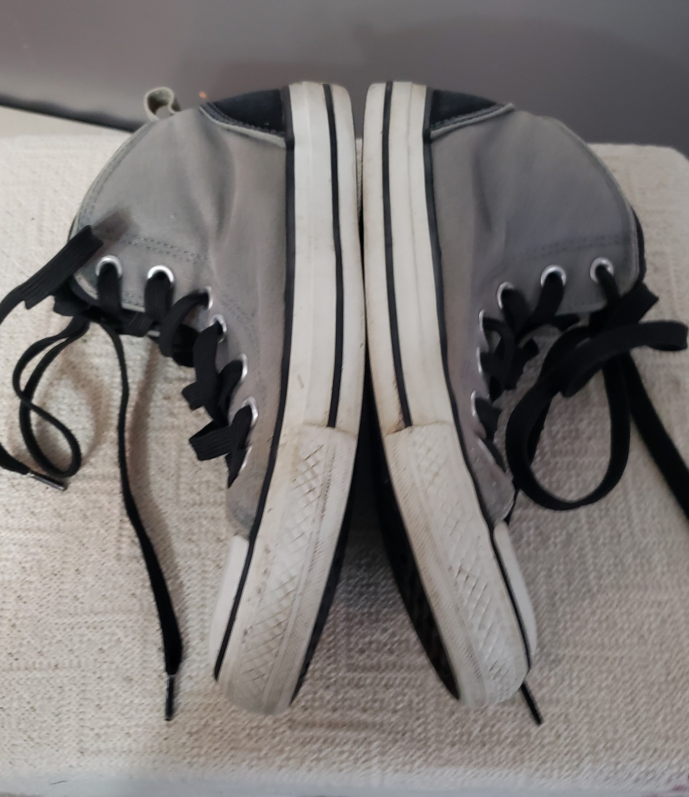 UNISEX CONVERSE ALLSTAR GRAY, BLACK, WHITE ALL STAR. WMS 8, MENS 6