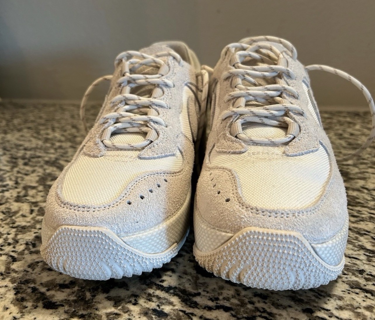 Nike Air White Low Women’s Athletic Sneakers Sports Walking Running Jogging