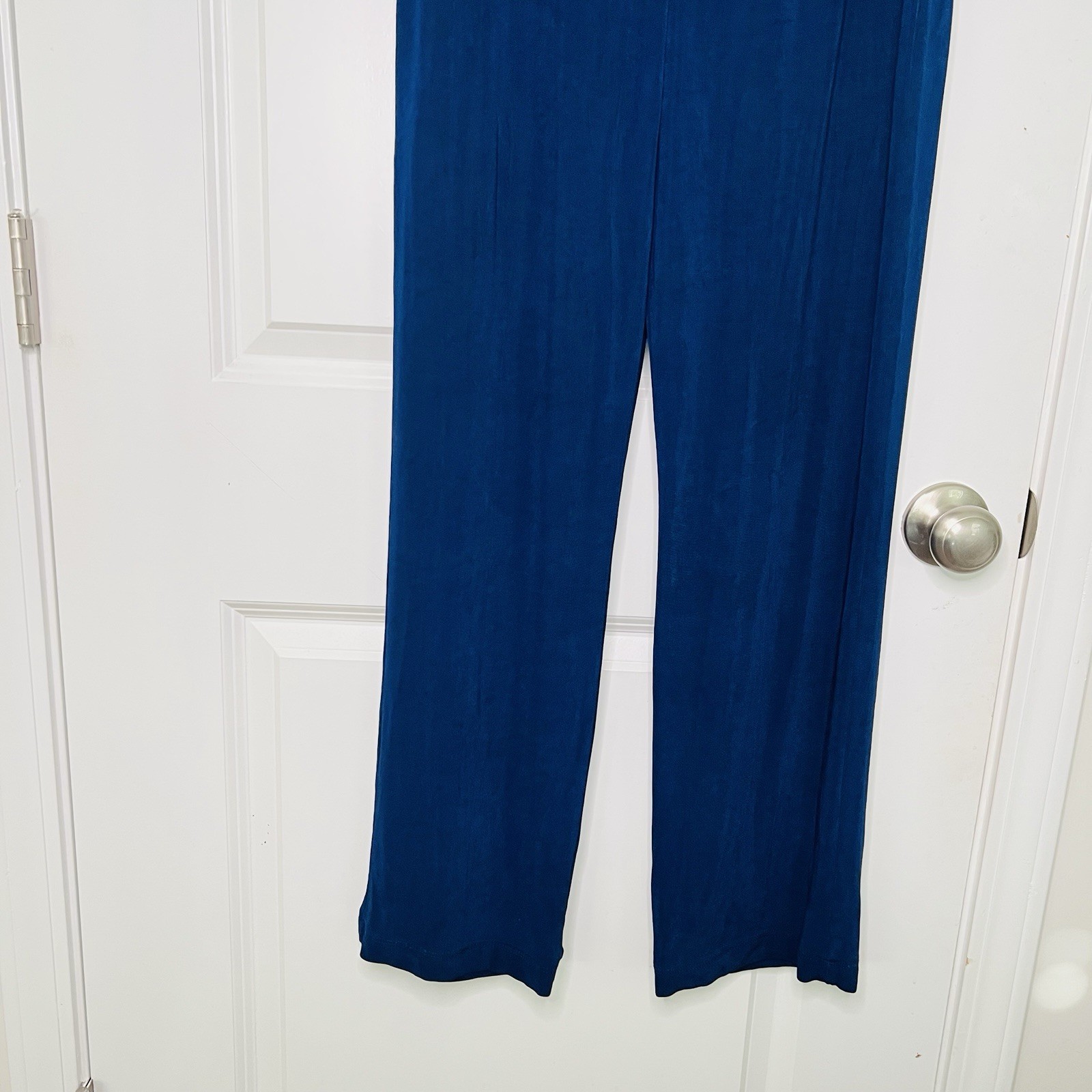 Chicos Travelers Women Straight Leg Pull On Pants Sz 1REG Navy Blue Slinky Knit
