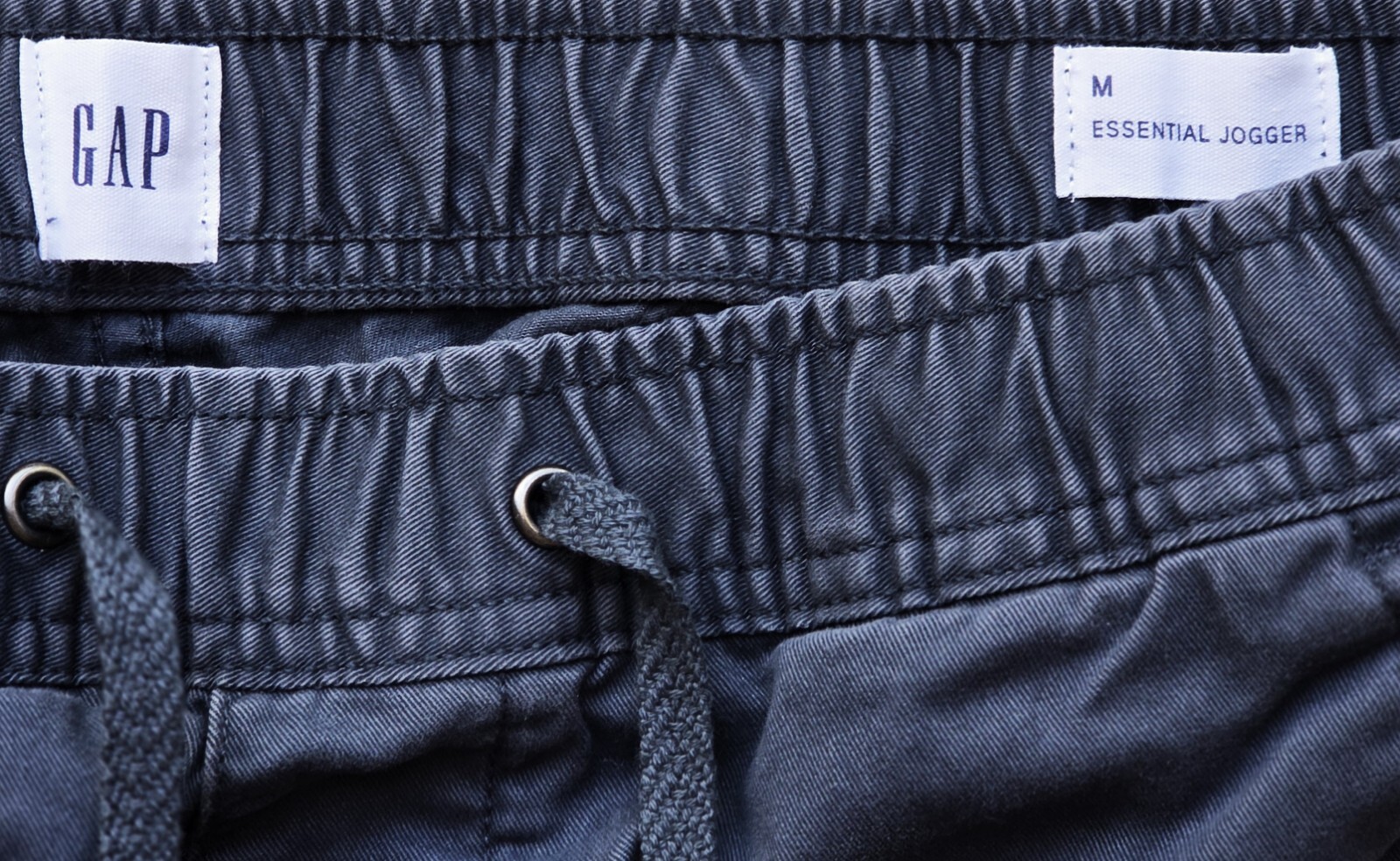 Brand New GAP Men’s Size M (W32 to W34) Chino Jogger Pants in Dark Charcoal Gray