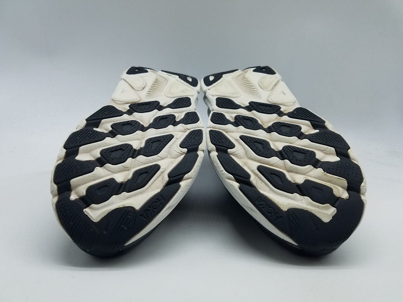 Hoka One One Clifton 9 Men’s Size 11 D (Medium) Running Shoes Black White
