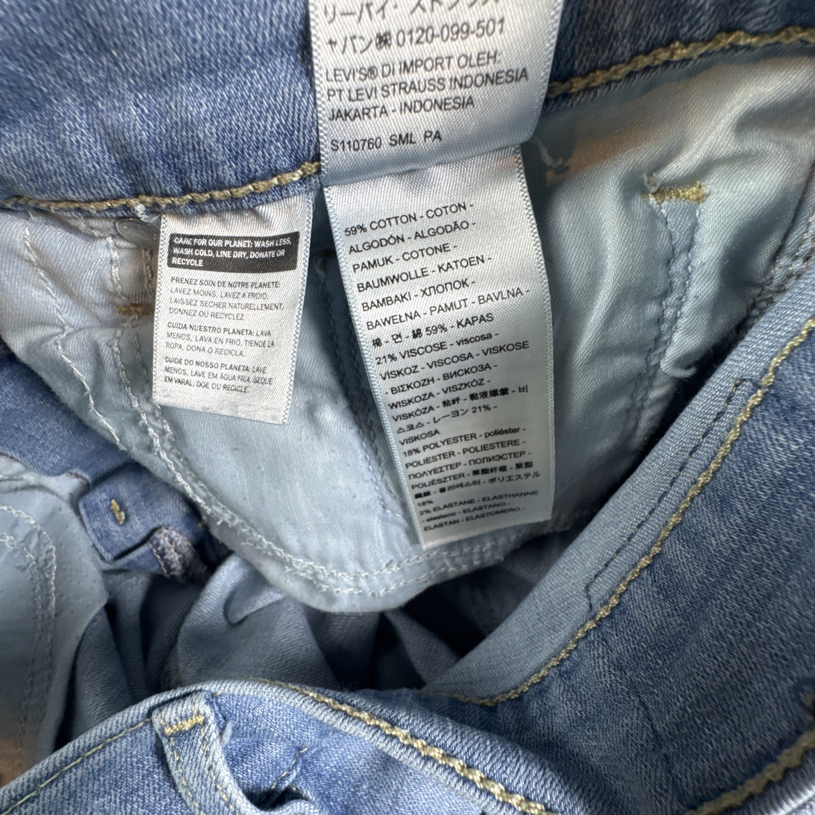Levi’s jeans 314 Shaping Straight Leg Size 29×32 Light Wash Stretch Blue Denim