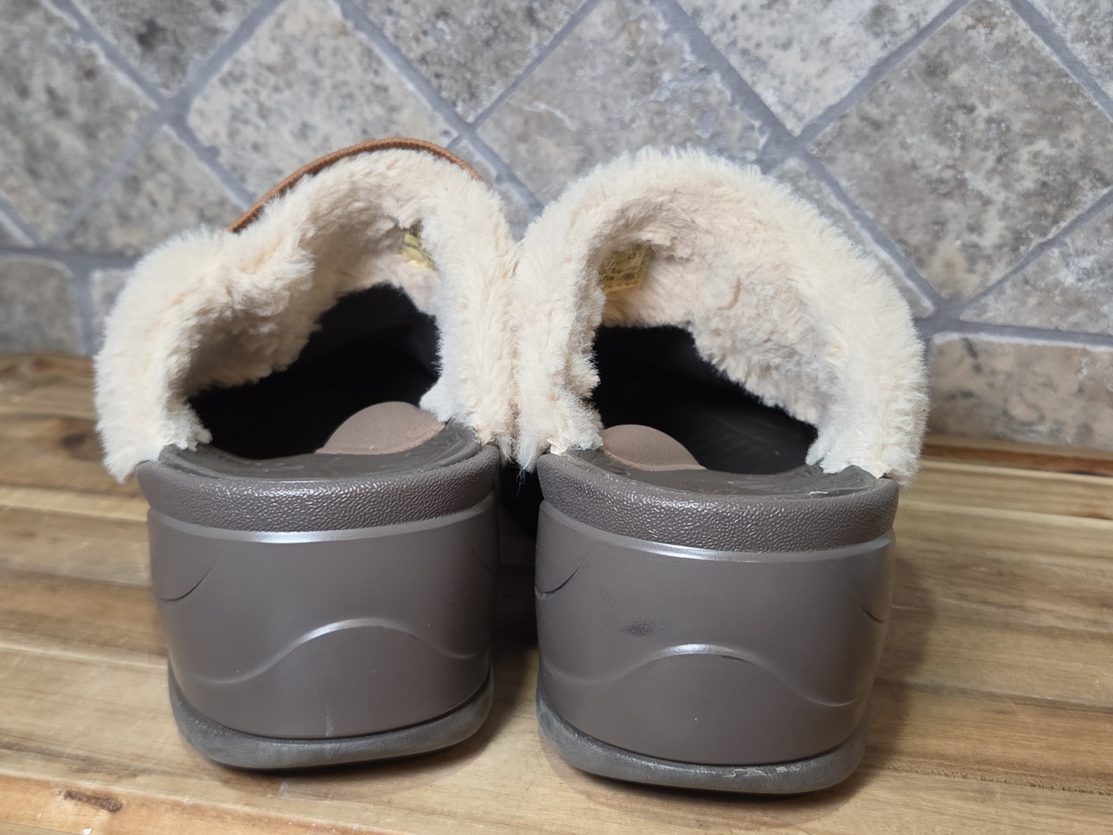 Bzees Womans Kismet Clogs Toffee Brown Size 6.5 M VEGAN