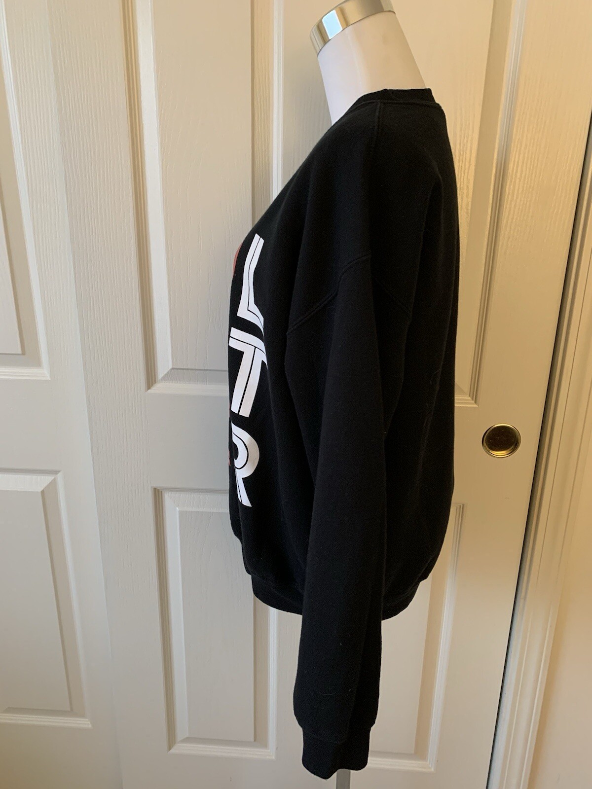 GILDAN “VOLUNTEER” BLACK COTTON POLYESTER BLEND SWEATSHIRT – SIZE M