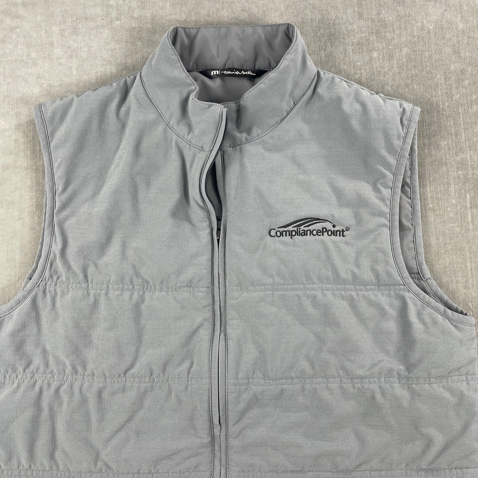 TravisMathew Men Medium Grey Puffer Vest CompliancePoint Logo Quilted Full Zip