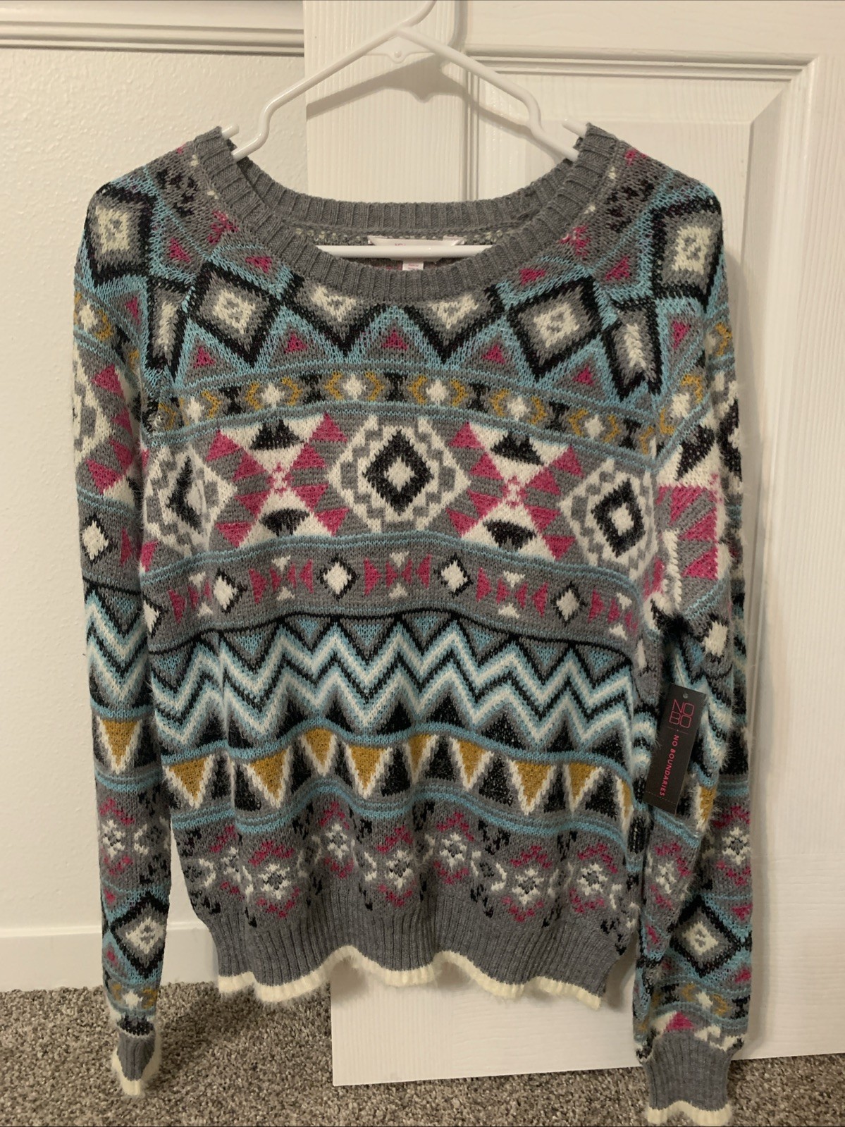 Brand New No Boundaries Women’s Large Sweater