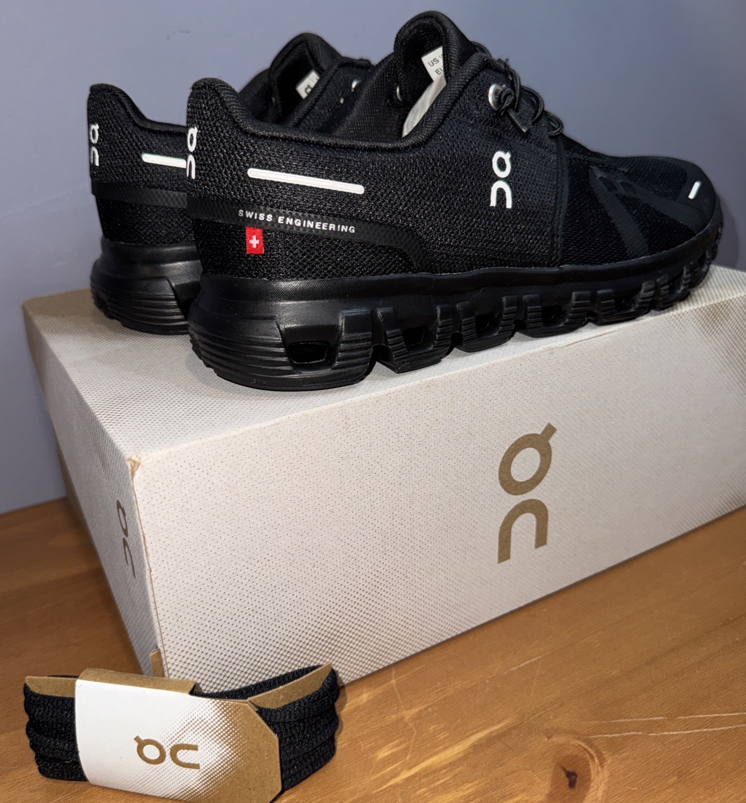 Womens Size 7.5 – ON Cloud 6 Triple Black With Original Box