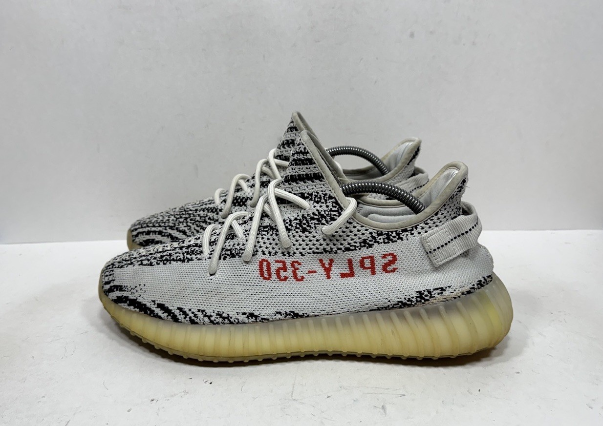 Adidas Yeezy Boost 350 V2 Zebra Men’s 10.5 White Black Primeknit Sneakers CP9654