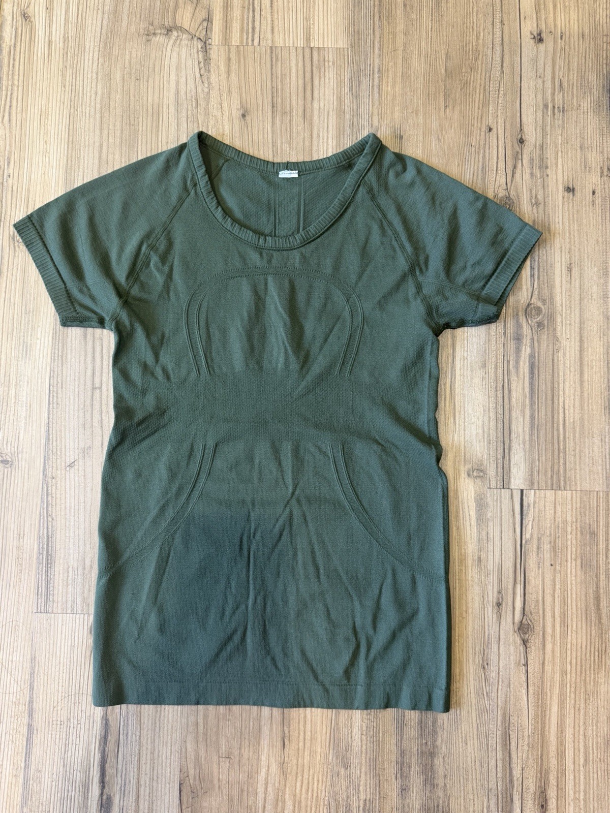 Lululemon Swiftly Tech SS Top Size 2 Olive Green tennis hiking gym yoga Running
