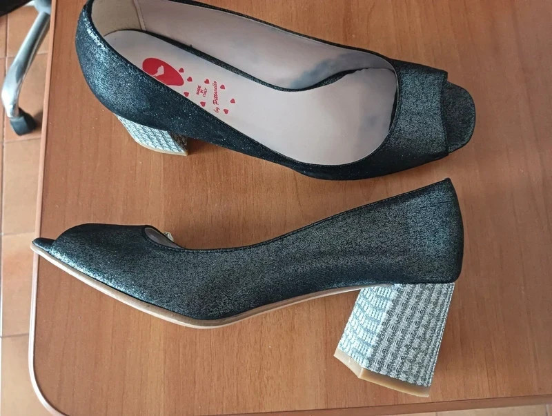 Black silver heeled neckline No.39