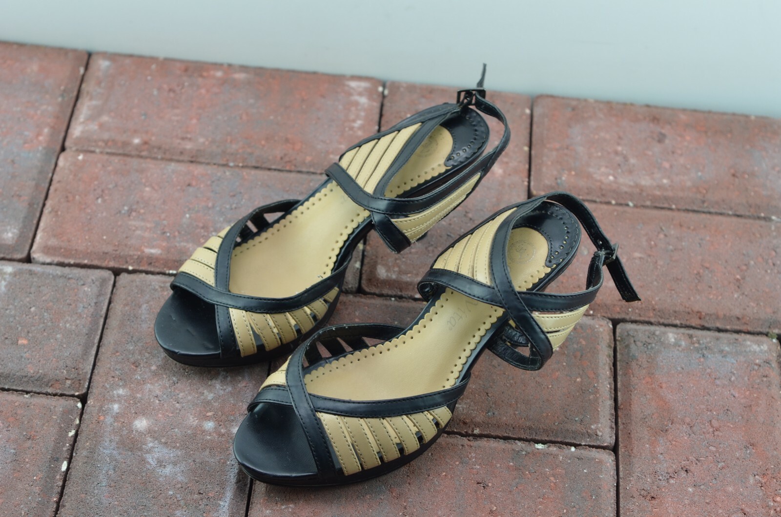 Bella Vita Women Slingback Heel Sandals 50-3411 Man Made Material Black/Tan 6M