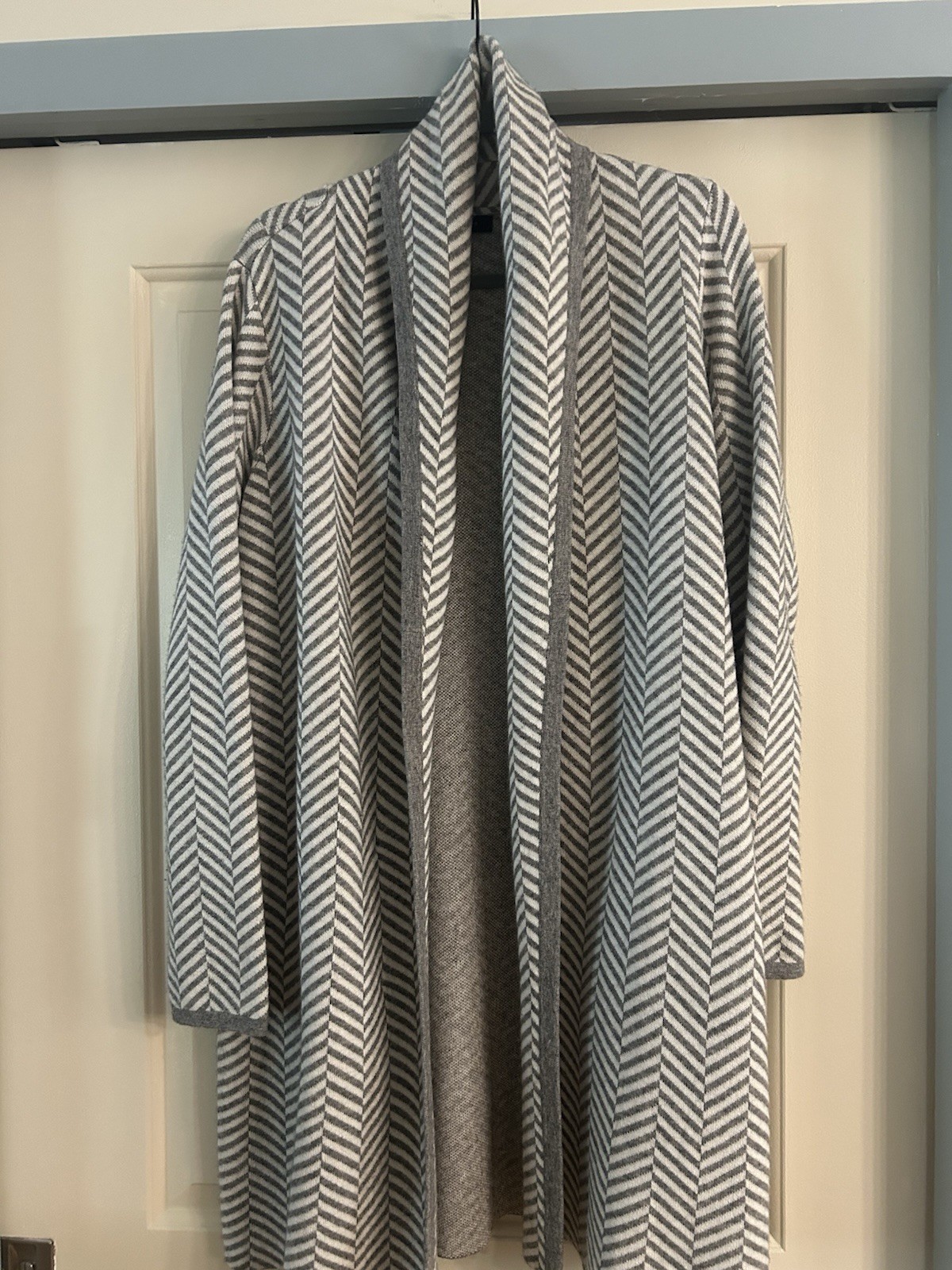 Ann Taylor Herringbone Open Front Coatigan Lightweight Mid-Length Gray White M
