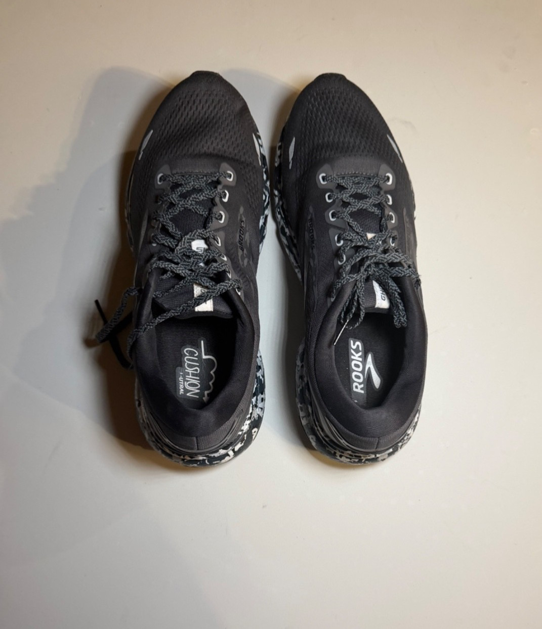 Brooks Ghost Running Shoes Men’s Size 11 Black Gray Athletic Sneakers Road Run.