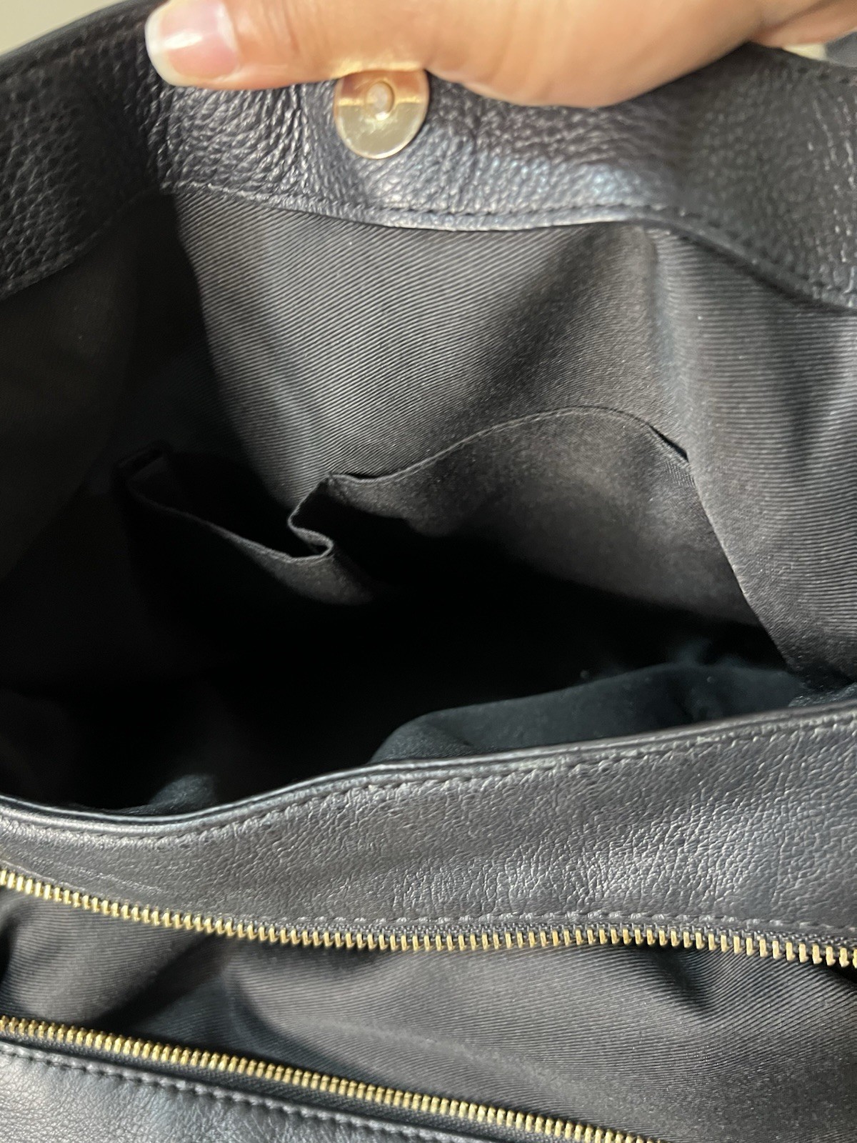 Vince Camuto 100% Genuine Leather Pebbled Shoulder Bag with Modular Pockets.