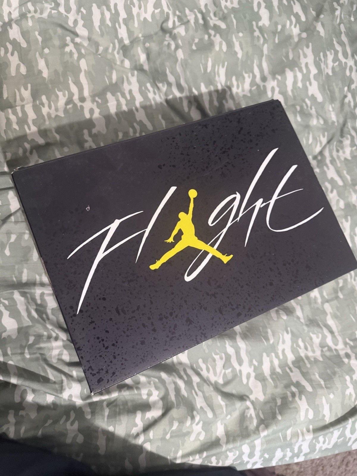 Air jordan 4 Men’s yellow thunder 8.5