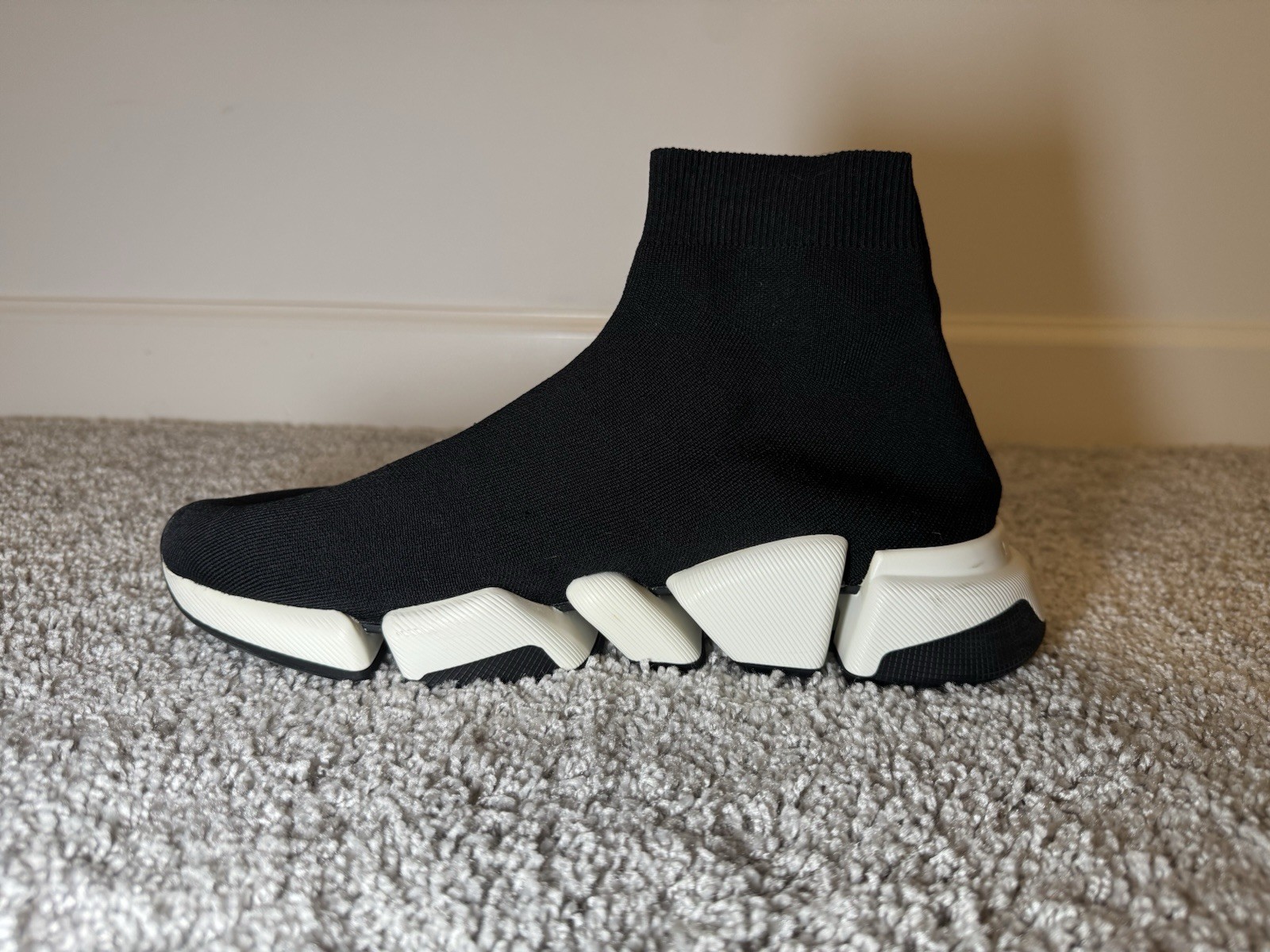 Size 42 EU / 10 US – Balenciaga Speed 2.0 Sock Runner Sneakers Black/White