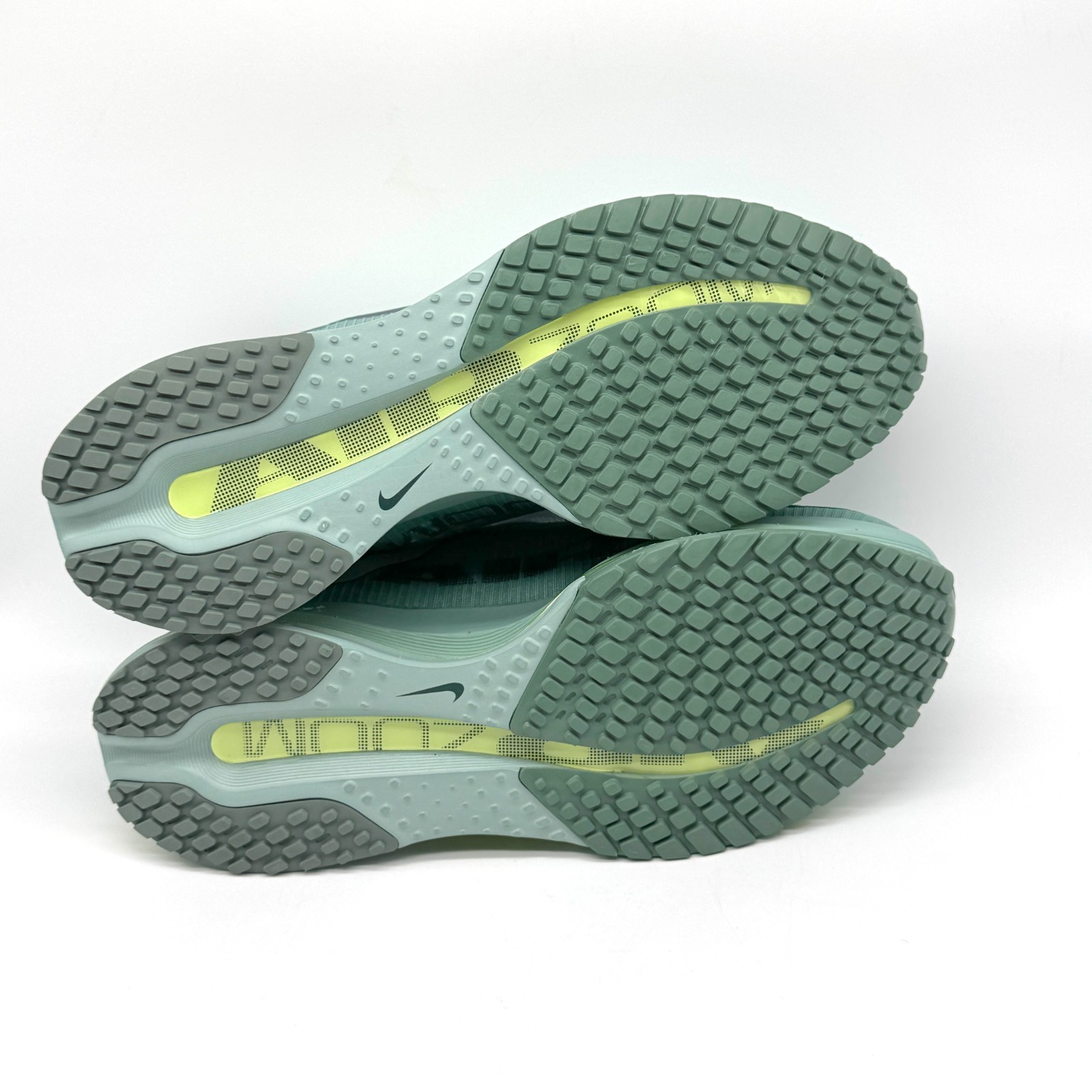 Nike Mens Pegasus Premium Cannon Green Shoes Sz 8 M / 9.5 W New HQ2592-009