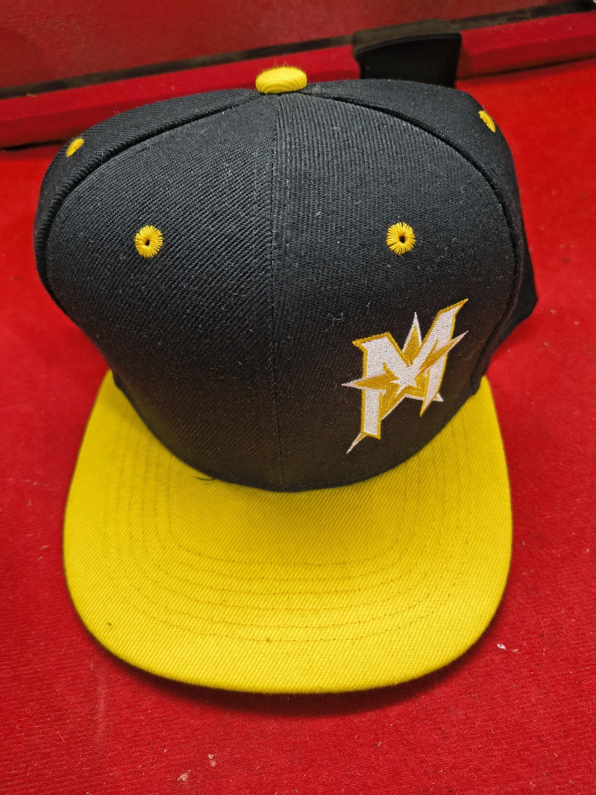 Gelante Hat Cap Snap Back Mens One Size Black Yellow Flat Bill M Logo Baseball