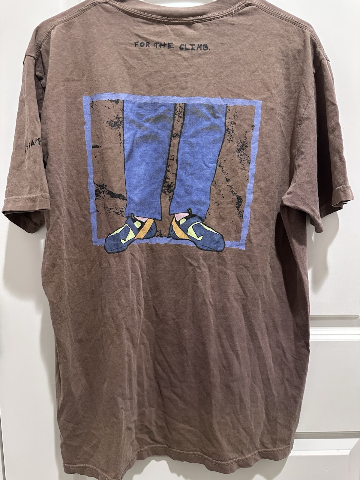 Comfort Colors Men’s Brown Climbing Graphic Logo Crew Neck T-Shirt, L