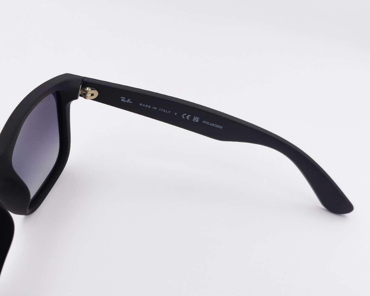 Ray-Ban Sunglasses Justin Classic Matte Rubber Black Frame Grey Polarized Unisex