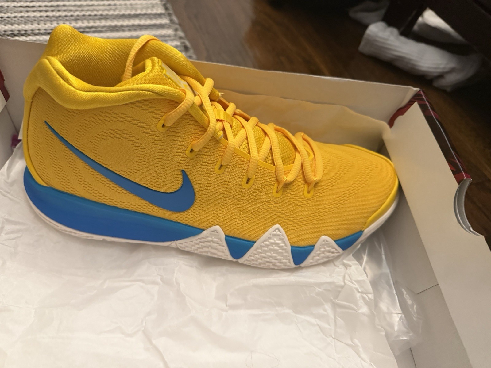 Nike Kyrie Irving 4 KIX 10.5 NEVER WORN OR TRIED ON