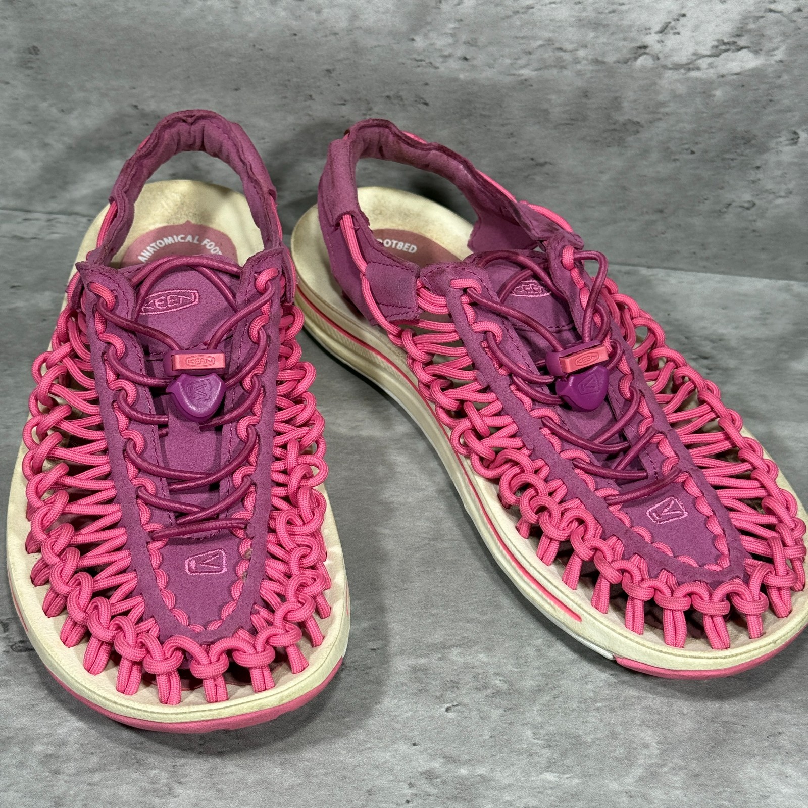 KEEN Uneek Pink Sandals Drawstring Closure Women’s Size 7