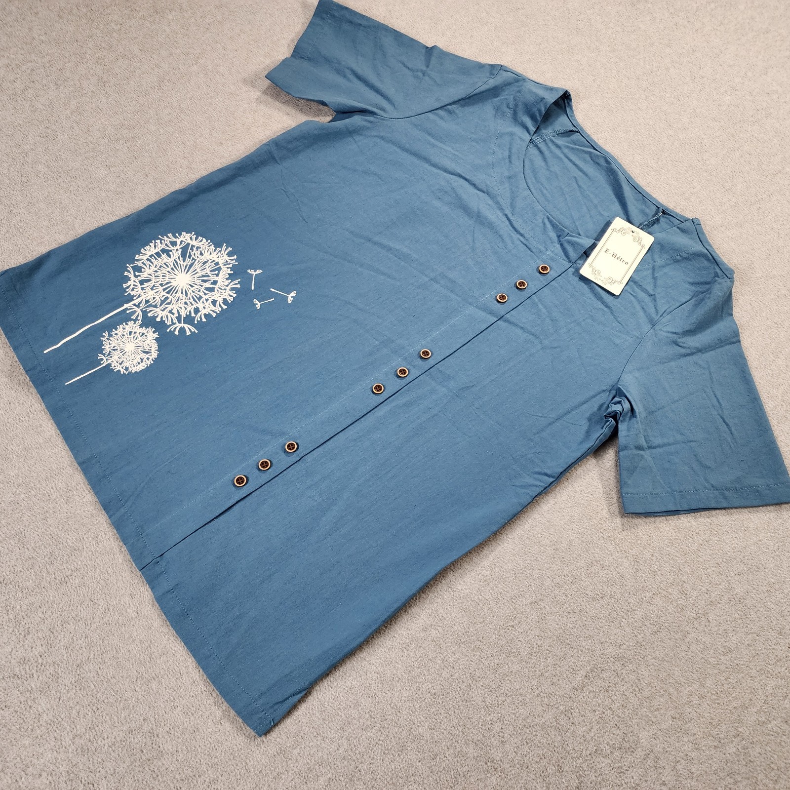 NWT E Retro Floral Dandelion Short Sleeve Blue Top Women’s Size M Button Accent