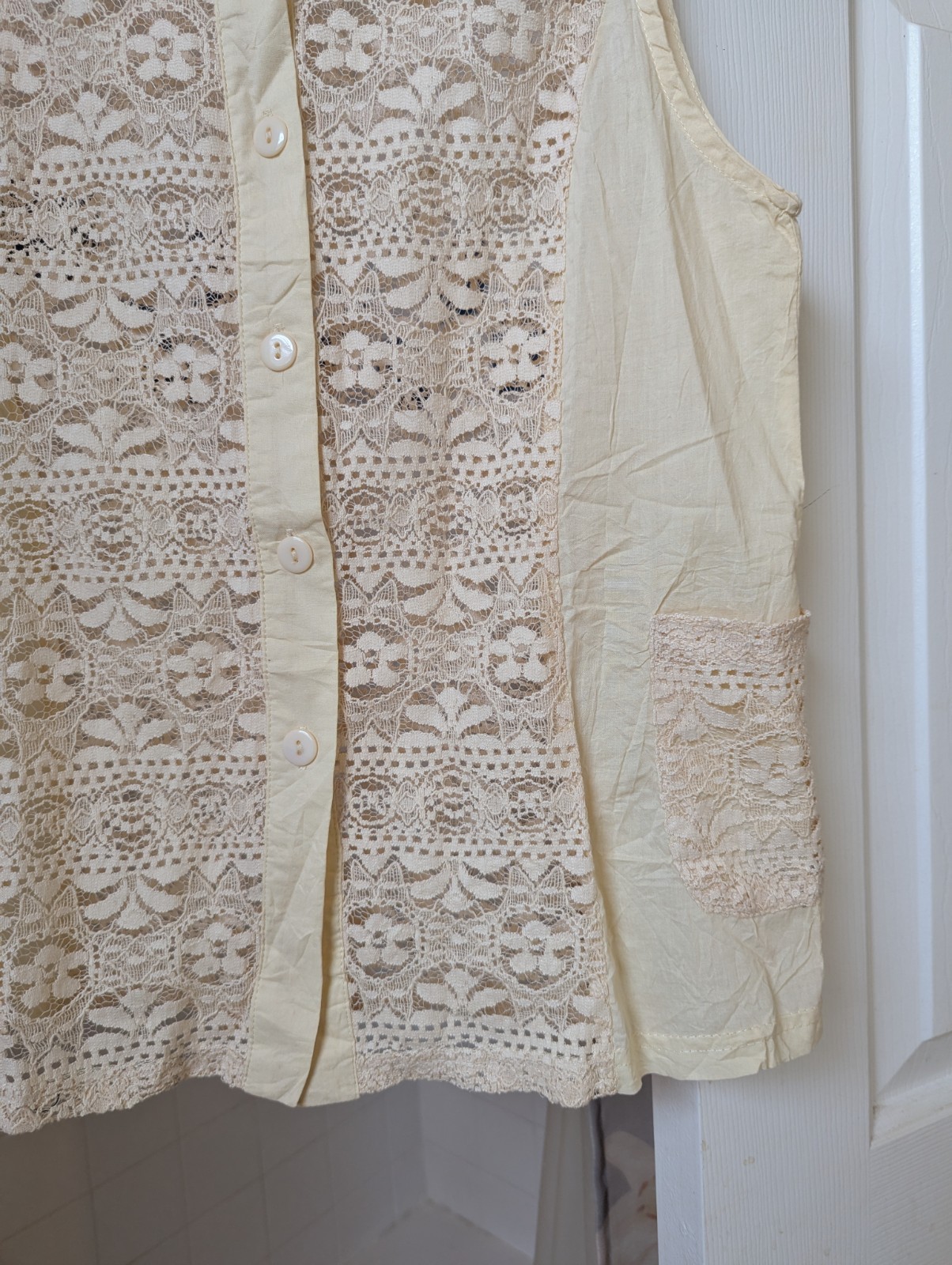 NWOT Cream sleeveless button up top with lace panels Size M