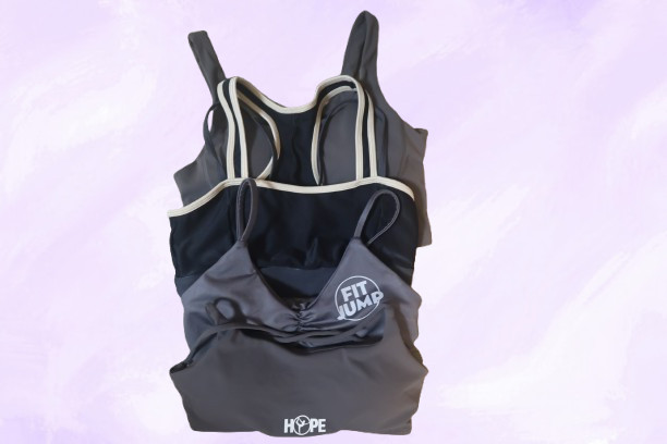 Bundle of 5 of xs’s sports bras in burgundy, gray and blue. Sporty exercise work