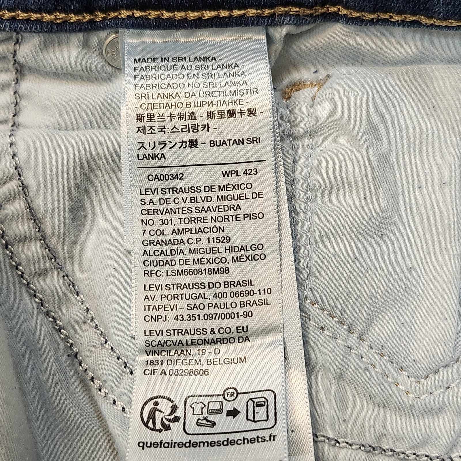 Levi’s 314 Shaping Straight Jeans Medium Wash Denim Womens W29xL30 Stretchy