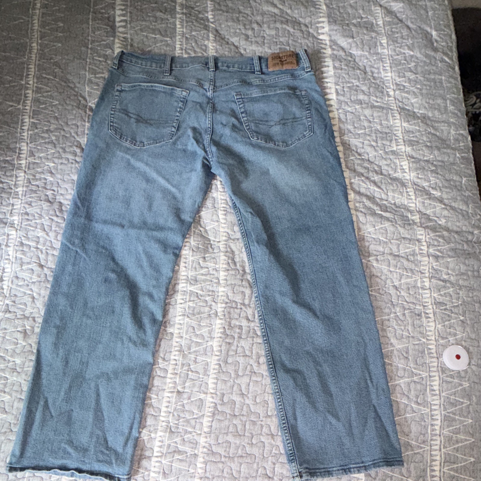 Signature by Levi Strauss & Co. Men’s Relaxed Straight Blue Light Wash Denim