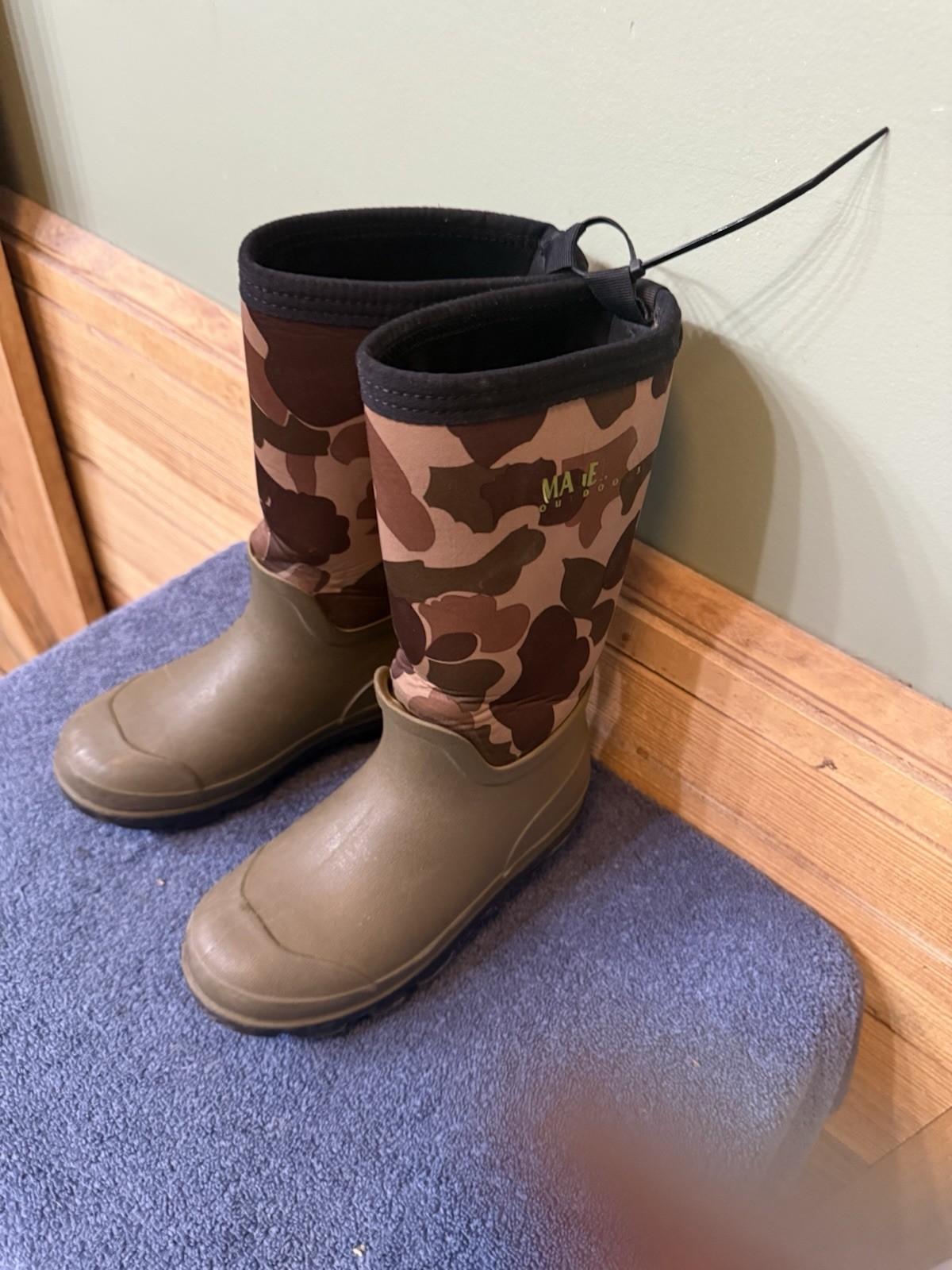 Waterproof Kids Size 3 D Rubber Pvc Boots By Magellan Gently Used.