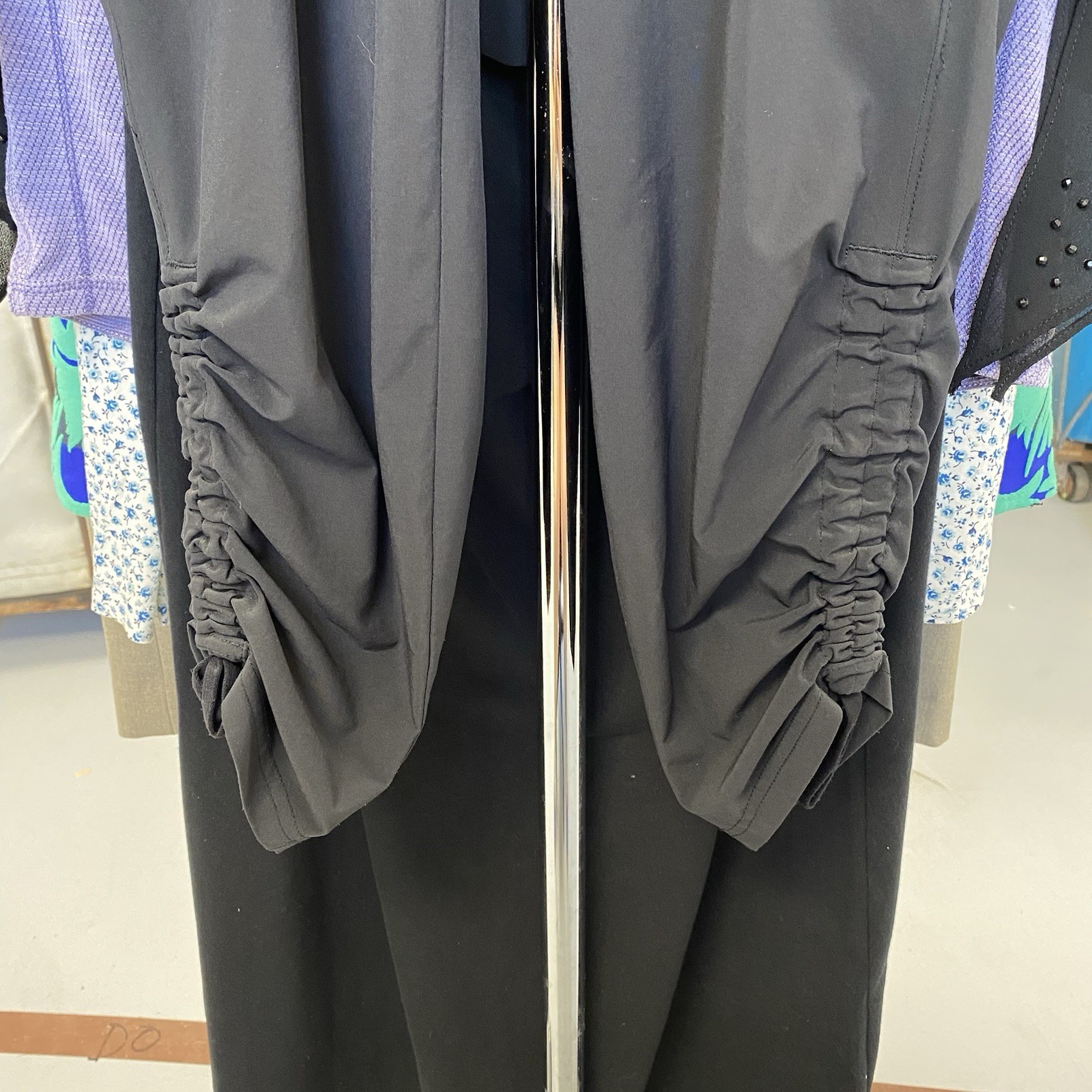 ATHLETA Women’s 2 Black Polyester Blend Ruched Side Joggers Walking Everyday