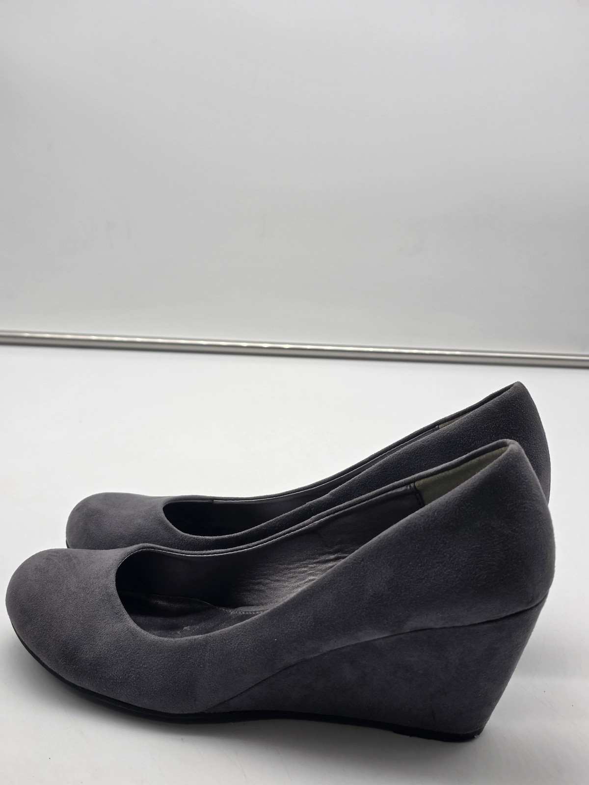 CL By Laundry Shoes Womens Size 9 Gray Nima Suede Wedge Round Toe Pump Heels