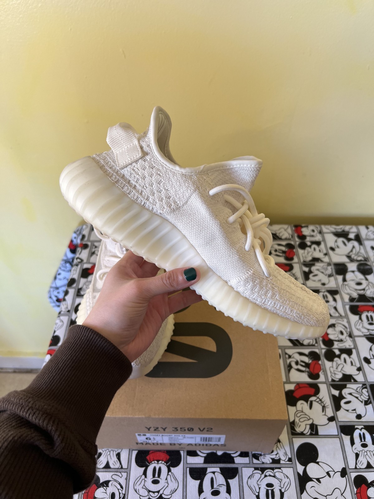 SIZE 6.5 – Adidas Yeezy Boost 350 V2 ‘Bone’ / USED WITH BOX