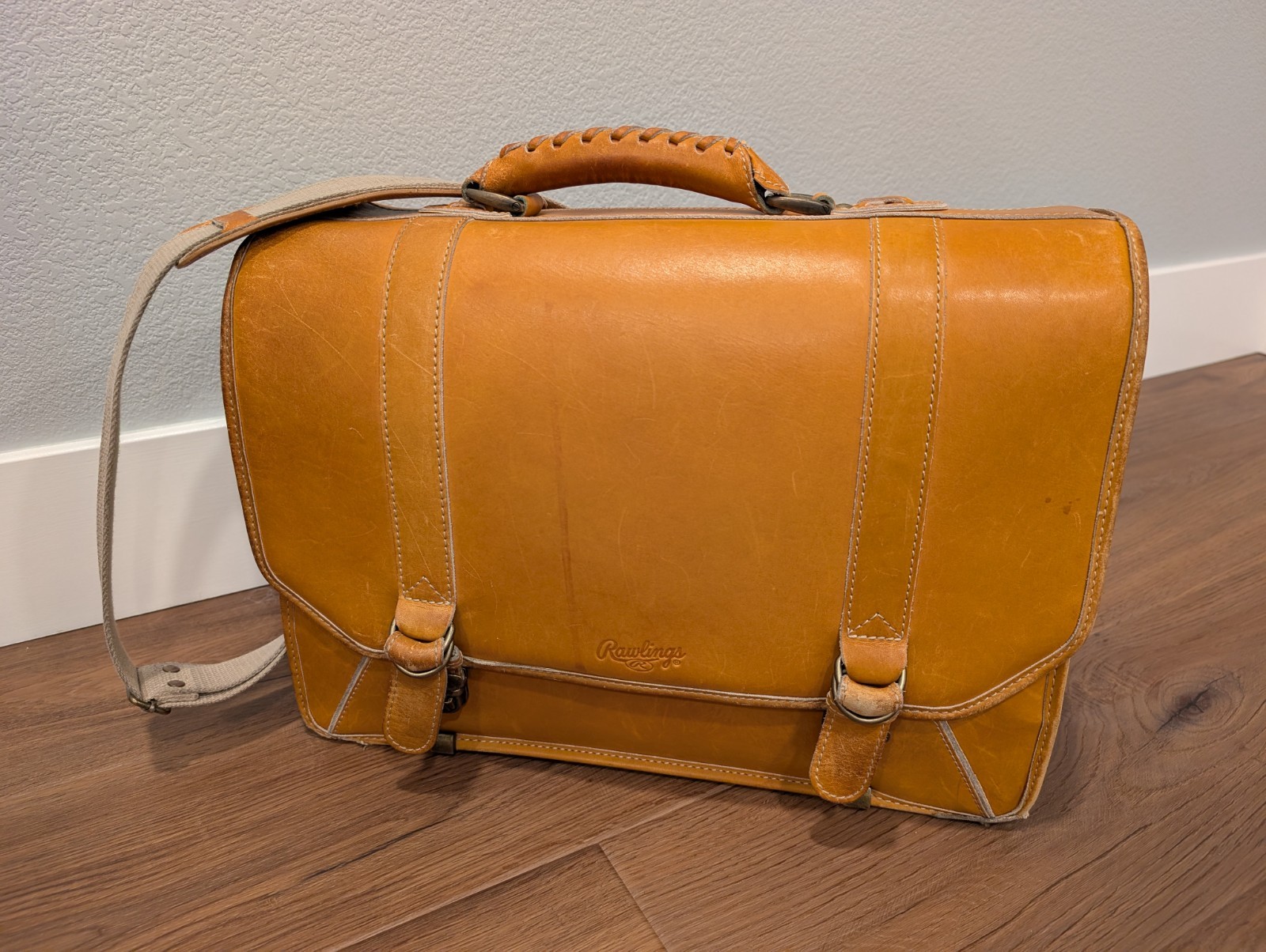 Rawlings Leather Tan briefcase/messenger Bag w/ Shoulder Strap, Top Handle, Keys