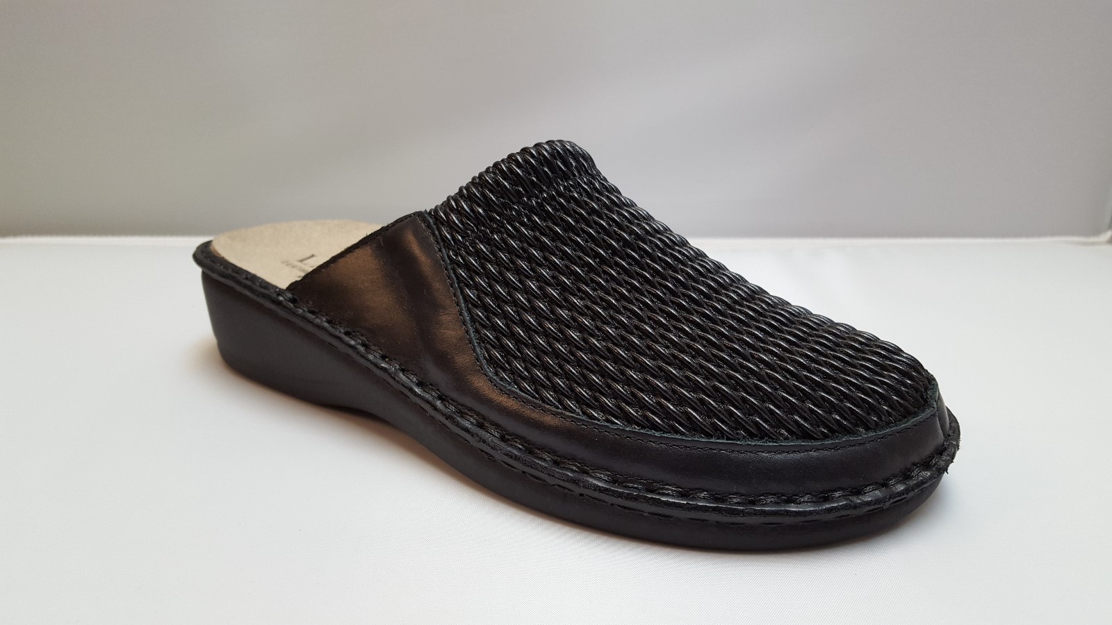 La Plume Flex Women’s Black Stretch/Leather clog with removable insole fits full