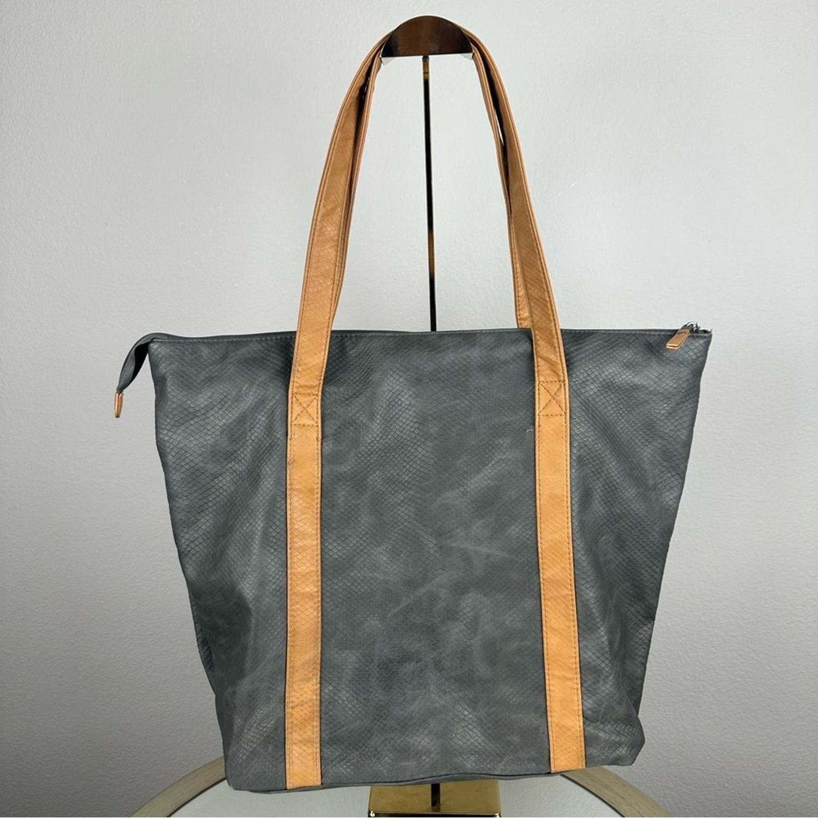 ROXY Large Tote Bag Grey Faux Leather Top Zipper Casual Travel Beach School