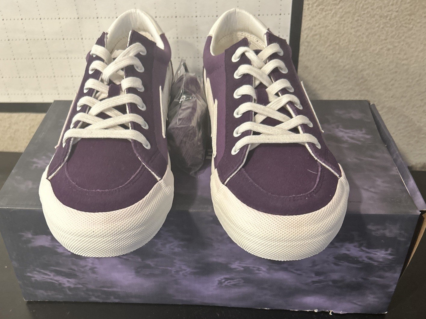 Revenge X Storm V2 Size 11 Dark Violet White Extra Laces Low Top