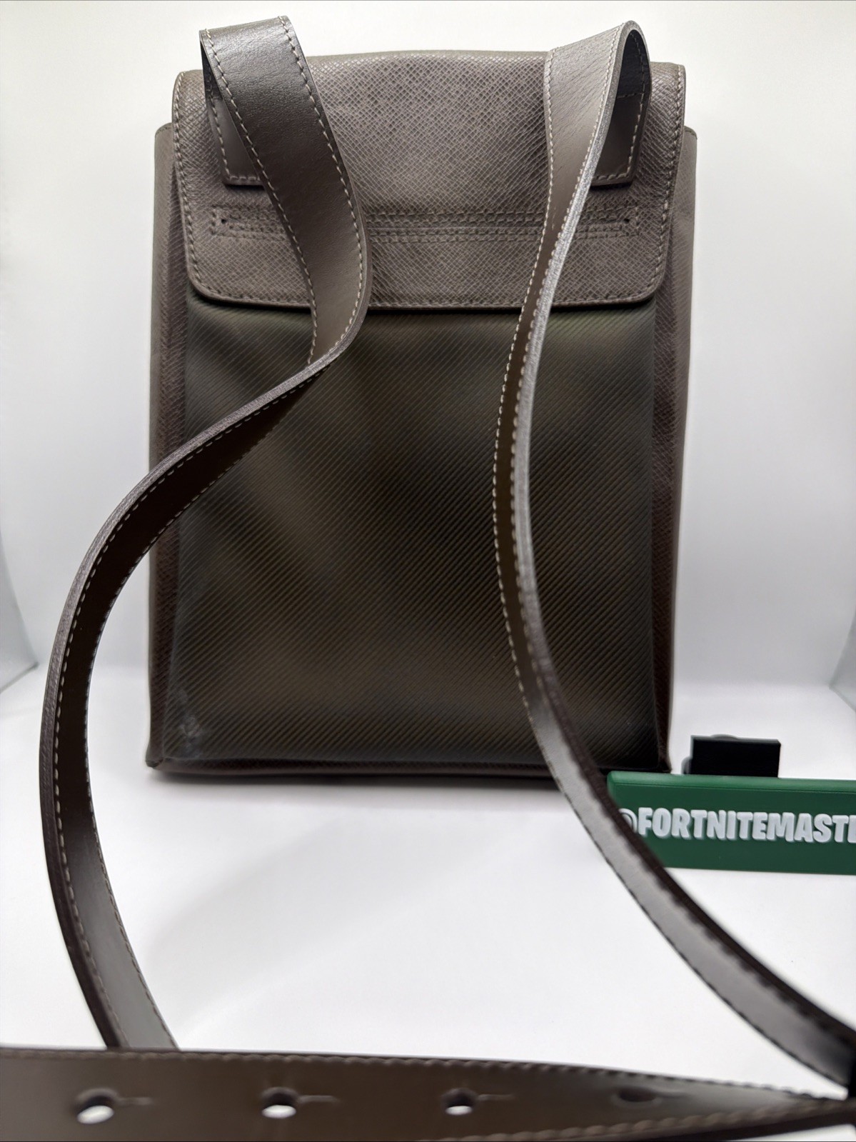 Louis Vuitton Men’s Bag – Satchel – Adjustable Strap – Vintage 8.5×11 Inches
